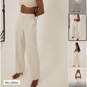 Kostymbyxor nakd - Nakd kostymbyxor med slits längst benen. Köptes för 499 kr och passar till allt! 🥰 nästan oanvända. Passar S/M - 40-42