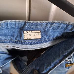 Äkta Gstar-jeans i storlek 33 Lågmidjade Originalpris ca 1000 kr