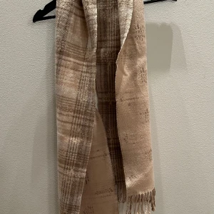 Halsduk Mulberry - Klassisk, sparsamt använd mulberryhalsduk