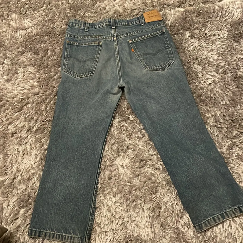 Levis jeans i bra kvalité förutom lappen 43x2 cm midjemått   9,5/10 kvalité . Jeans & Byxor.