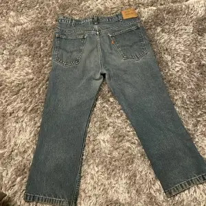 Levis jeans i bra kvalité förutom lappen 43x2 cm midjemått   9,5/10 kvalité 