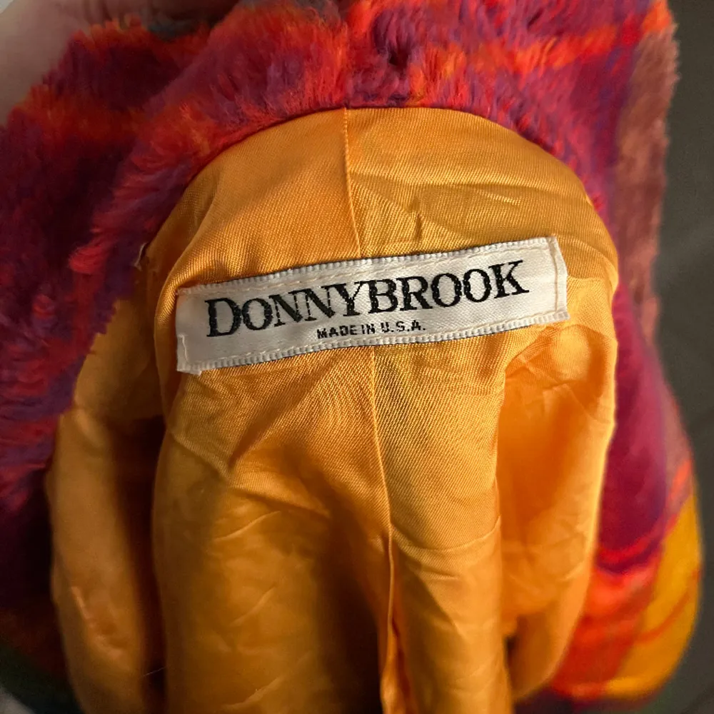 Underbar vintage faux fur kappa märke Donnybrook. Jättefint skick!  One size. . Jackor.