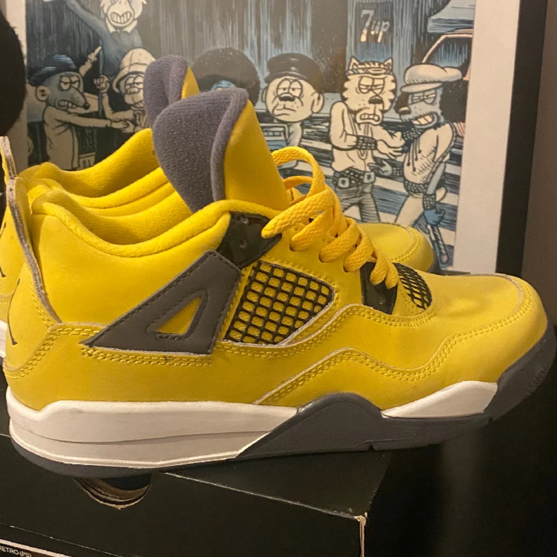 Jordan 4 Lightning  - 90