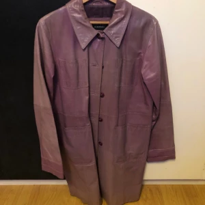 Kappa | Vero Moda  - Kappa som är vintage och inte längre används. Fler bilder kan skickas vid begäran!