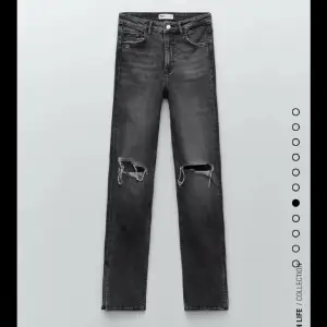 Super fina jeans från zara, högmidjade☺️ säljer då jag inte använder längre💗stl 40 nypris 359 