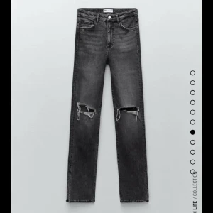 Jeans  - Super fina jeans från zara, högmidjade☺️ säljer då jag inte använder längre💗stl 40 nypris 359 