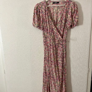 Långklänning - Lång sommarklänning från bikbok🩷