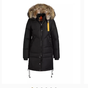 Parajumpers - Intressekoll på min favorit jacka!  Säljer för att den nu tyvärr blivit för liten för mig. Köptes förra vintern, inga defekter men använd! Är intresserad av att byta mot en annan vinterjacka! 