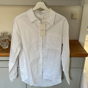 Vit skjorta - LIS BONNE - Vit skjorta strlk S