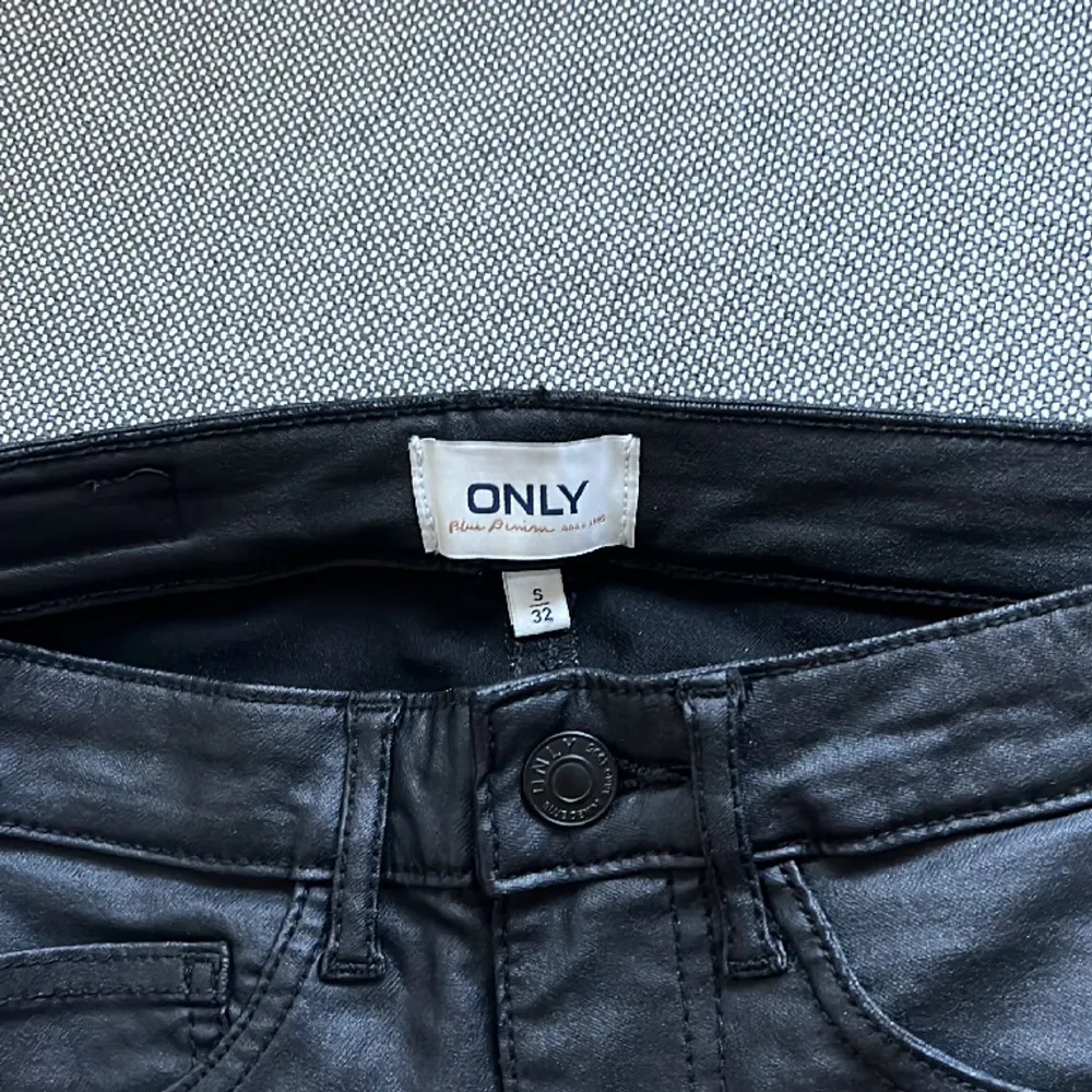 Tighta skinnbyxor från Only, storlek S/32🍂. Jeans & Byxor.