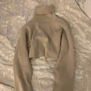 Mag tröja stickad med krage  - Ny skick 
