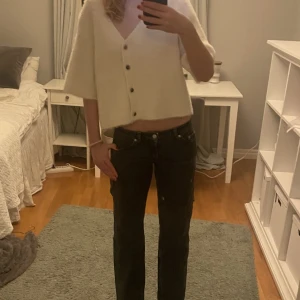 Weekday jeans!❤️ - Super fina lågmidjade jeans från weekday(arrow model). De är i storlek 25/32. De är även i nyskick!❤️