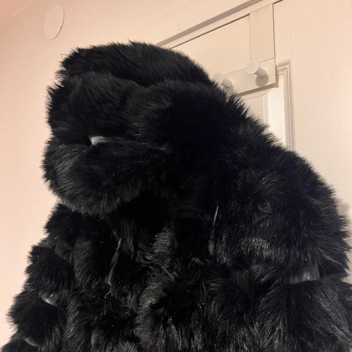 Svart fuskpäls kappa - 91