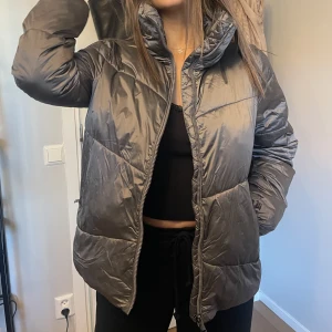 Massimo Dutti jacka  - Säljer en superfin jacka från Massimo Dutti som inte kommer till någon användning ❤️