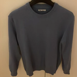 Tröja från Zara  - Använd tröja från Zara. Men fortfarande i bra skick. Skulle säga 9/10 