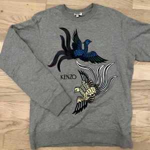 Kenzo hoodie - Herr tröja från Kenzo, kan användas som unisex. I nyskick använd 1 gång. 