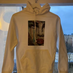 Hoodie  - Sjukt cool hoodie som jag köpte av ett uf företag för flera år sedan men som inte kommit till så mycket andvändning 