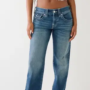 As snygga true religon jeans som jag säljer inte använda så ofta och inga skador eller defekter. Dom ser inte exakt ut som på bilden för dom var uppdatera modelen. PRIS KAN DISKUTERAS DETTA VAR BARA ETT FÖRSLAG! 