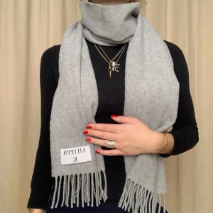 Halsduk - Halsduk från Filippa K i nyskick! Jättemjukt lyxigt material ✨