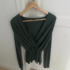 Snygg långärmad tröja! - Kan skicka fler bilder hur den sitter på!