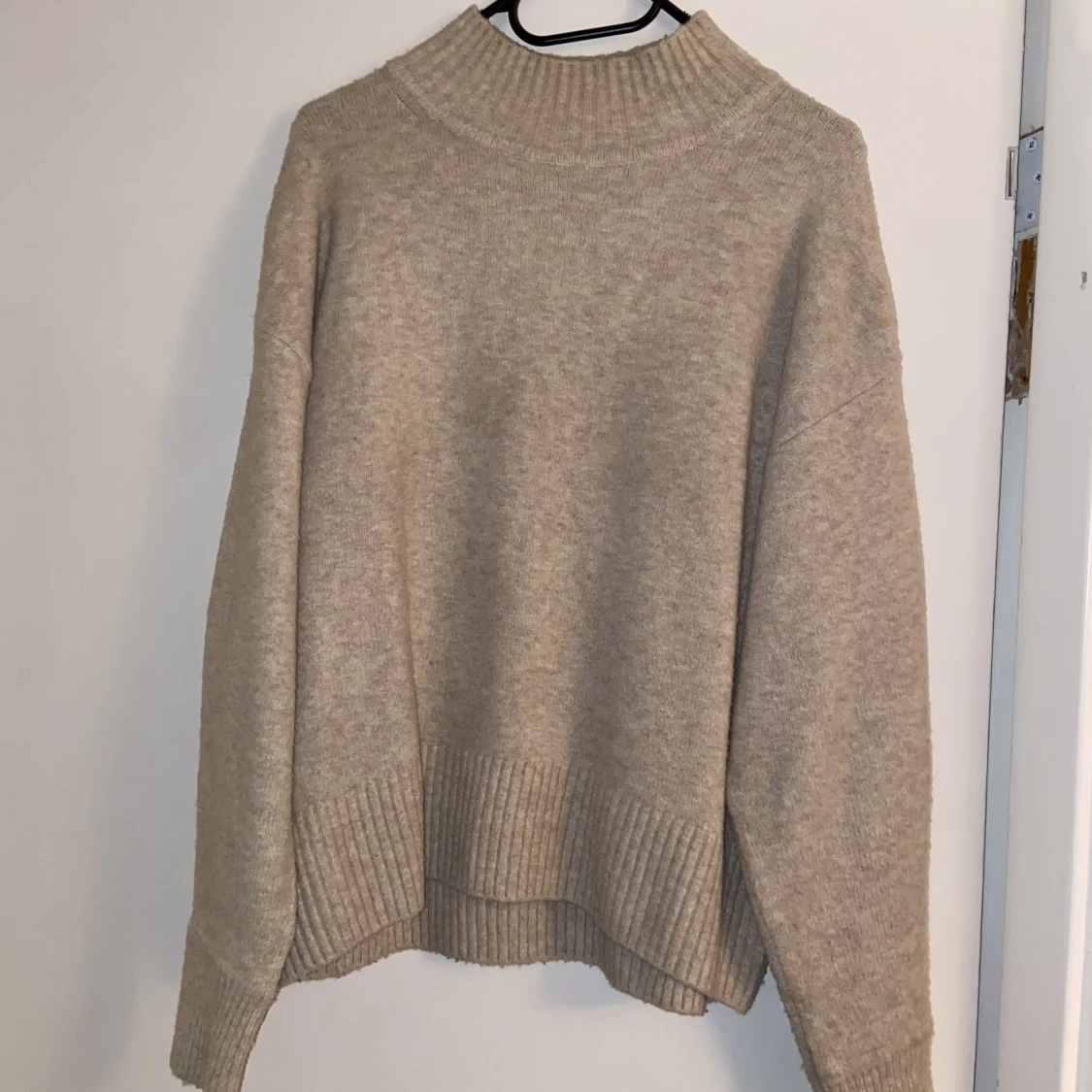 Stickad tröja med halvpolokrage