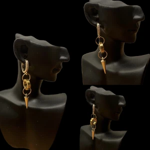 Guld örhänge  - Spik örhänge, guld med stor ring  Finns även i silver