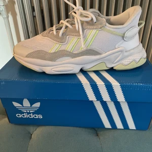 Adidas Original Ozweego  - Endast använda en kort stund  Storlek 38 2/3 Som oanvända
