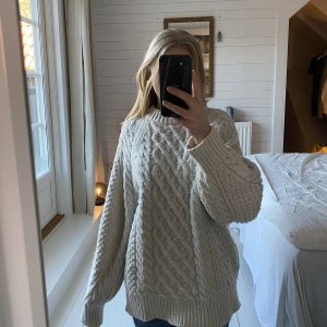 Tjocktröja  - Oversized, så fin stickad tjocktröja!🤗 Köpt från H&M, för 200kr