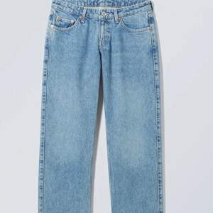 Sjukt fina jeans sitter jättebra. Bra skick endast använda ett fåtal gånger💓💓köpta för 590kr. skriv för mer info