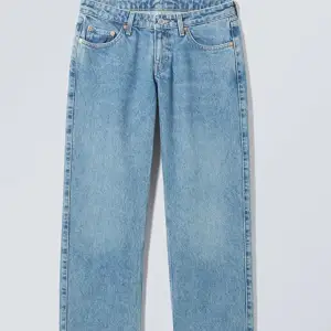 Sjukt fina jeans sitter jättebra. Bra skick endast använda ett fåtal gånger💓💓köpta för 590kr. skriv för mer info