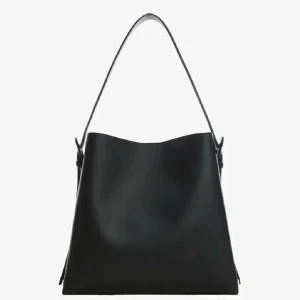 Mango väska - Säljer min väska ifrån Mango som är köpt för ca 3 månader sen. Nypris 599kr💗klicka gärna på ”köpa nu”💕