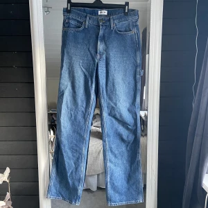 Jeans - Super snygga jeans från Hm x Lee⭐️ Skulle säga att de är lite midwaist 