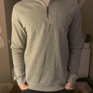 Ralph lauren zip - Säljer nu denna helt nya Ralph lauren zip, 10/10 skick nypris 1700kr