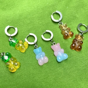  NY Gummibjörn 🐻godis HOOP ÖRHÄNGE - Akryl & rostfritt stål hoop  pris för ett par