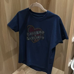 Säljer min Zadig t shirt - Säljer min Zadig T-shirt. Köpt för typ 500kr ish och säljer den pga att den inte kommer till användning. Pris kan diskuteras 