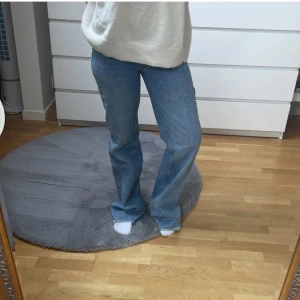 Jeans  - Ett par jeans från zara som inte passar längre, är i storlek 34 men passade som 36. De är normalmidja på jeansen.😚
