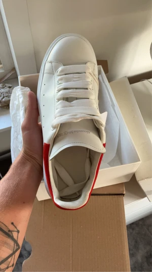 Alexander Mcqueens  - Pris - 2750:- + frakt Cond 8/10 Storlek 42.5