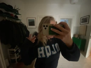 Hoodie  - Jag säljer denna hoodie eftersom den kommer inte till användning längre ❤️ köp varan genom KÖP NU knappen ❤️