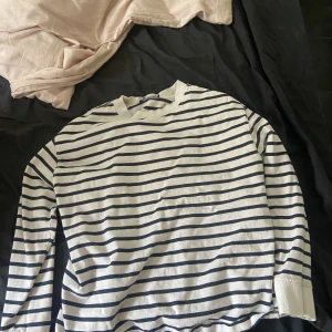 Tröja  - Fin tröja från zara i bra skick 🌺