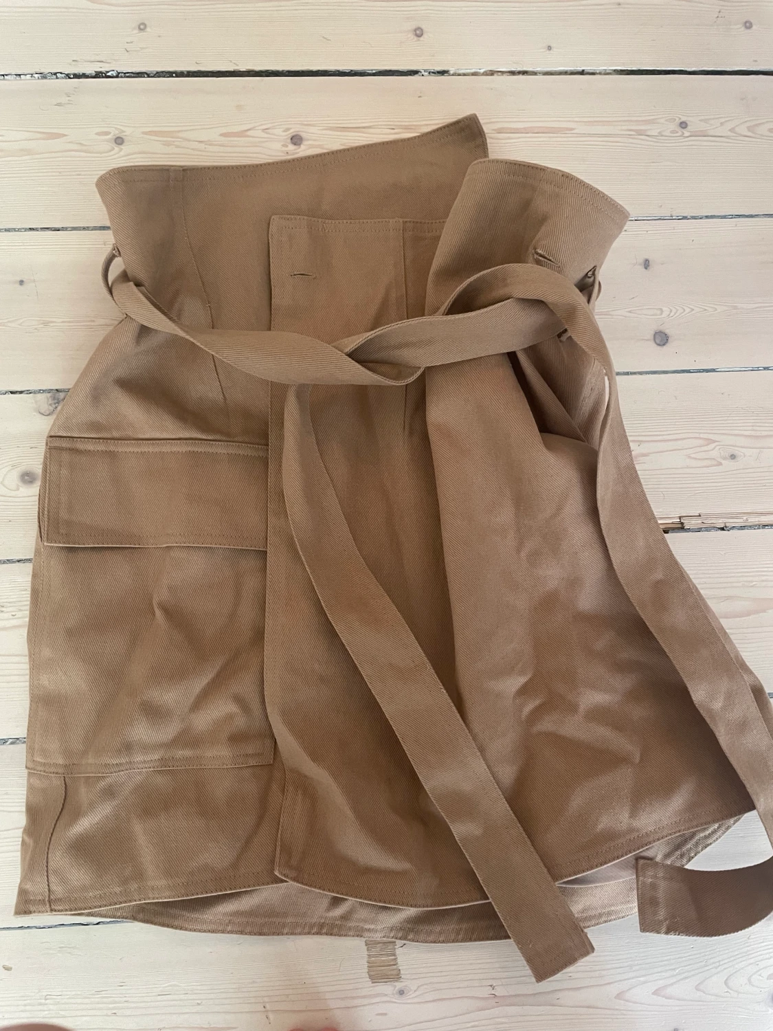 Kjol H&M oanvänd  - 90