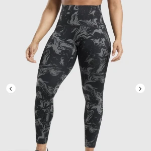 Tights - Skitsnygga tights från gymshark, säljes pga fel storlek. Nypris 549kr