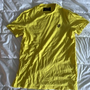 T-Shirt  - Resning av garderob. Lyle & scott t-shirt i mycket bra skick. Kom med pris vid intresse. 