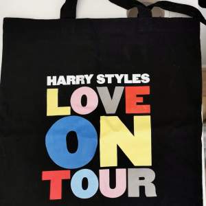 HARRY STYLES tygväska  från Love On Tour VIP packages (2022)