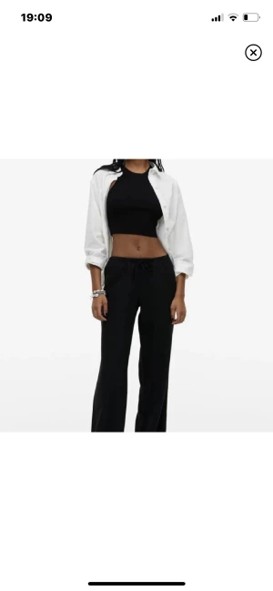 low waist linnebyxor - Säljer dessa low waist linnebyxor från h&m eftersom de var förkorta på mig. Slutsålda på hemsidan💗