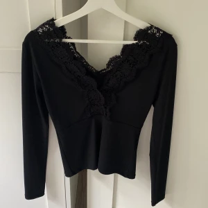 Spetstopp - Topp med spets