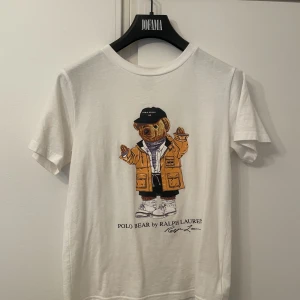 Tshirt - Storlek 140 men passar xs