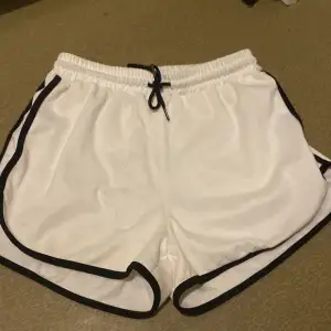 Shorts ifrån shein använda men inte mycket, lite noppriga men inte så att det märks! TRYCK INTE PÅ KÖP NU❤️