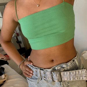 Linne - Grön söt linne/topp💚 kommer ej t användning så skicket är ny! Storlek XS