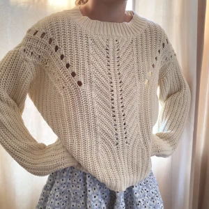 tröja  - Säljer denna tröja från pieces i storlek XS. (( Tryck ej på ’köp nu’ funktionen !! )) 120kr inklusive frakt 🥰