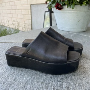 Vagabond platåsandaler  - Vagabond platåsandaler strl 38, äkta skinn. Sparsamt använda 